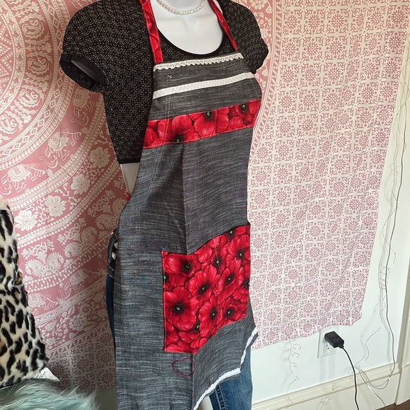 Red handmade “Amaryllis” Apron - Picture 2 of 12